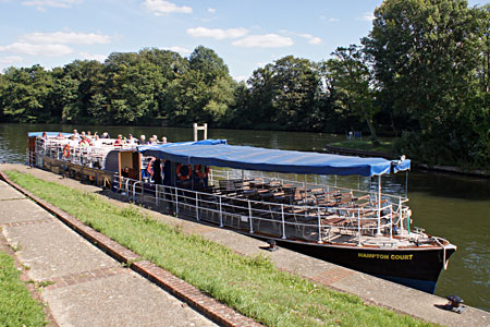 HAMPTON COURT (Salter's Steamers) - Photo: Ian Boyle 1st September 2010 - www.simplonpc.co.uk