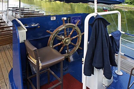 HAMPTON COURT (Salter's Steamers) - Photo: Ian Boyle 1st September 2010 - www.simplonpc.co.uk