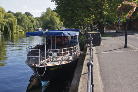 HAMPTON COURT (Salter's Steamers) - Photo: Ian Boyle 1st September 2010 - www.simplonpc.co.uk