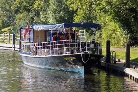 HAMPTON COURT (Salter's Steamers) - Photo: Ian Boyle 1st September 2010 - www.simplonpc.co.uk