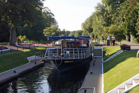 HAMPTON COURT (Salter's Steamers) - Photo: Ian Boyle 1st September 2010 - www.simplonpc.co.uk