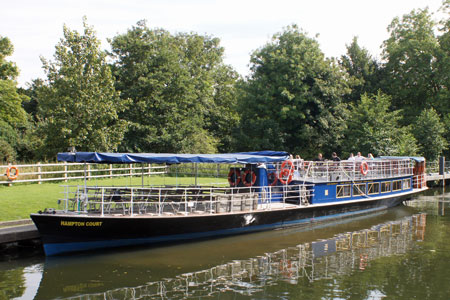 HAMPTON COURT (Salter's Steamers) - Photo: Ian Boyle 2nd September 2010 - www.simplonpc.co.uk