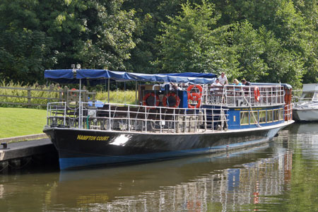 HAMPTON COURT (Salter's Steamers) - Photo: Ian Boyle 2nd September 2010 - www.simplonpc.co.uk