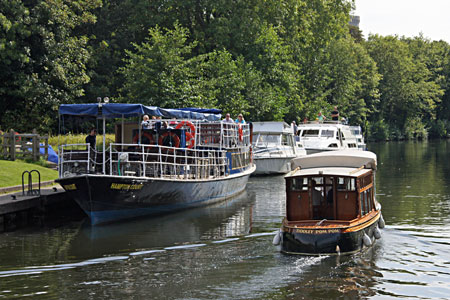 HAMPTON COURT (Salter's Steamers) - Photo: Ian Boyle 2nd September 2010 - www.simplonpc.co.uk