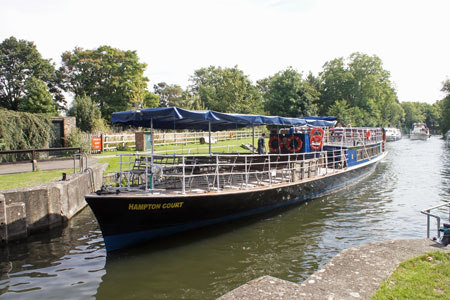 HAMPTON COURT (Salter's Steamers) - Photo: Ian Boyle 2nd September 2010 - www.simplonpc.co.uk