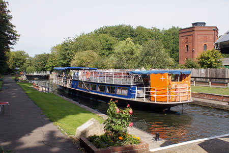 HAMPTON COURT (Salter's Steamers) - Photo: Ian Boyle 2nd September 2010 - www.simplonpc.co.uk