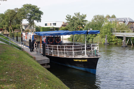 HAMPTON COURT (Salter's Steamers) - Photo: Ian Boyle 2nd September 2010 - www.simplonpc.co.uk