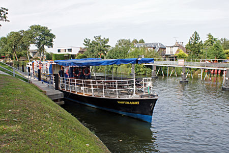 HAMPTON COURT (Salter's Steamers) - Photo: Ian Boyle 2nd September 2010 - www.simplonpc.co.uk