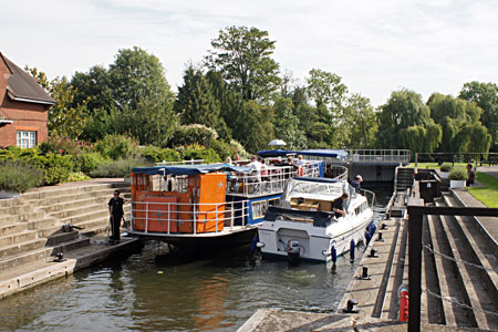 HAMPTON COURT (Salter's Steamers) - Photo: Ian Boyle 2nd September 2010 - www.simplonpc.co.uk