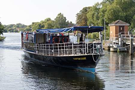 HAMPTON COURT between Windsor and Staines - Photo: Ian Boyle 2nd September 2010 - www.simplonpc.co.uk