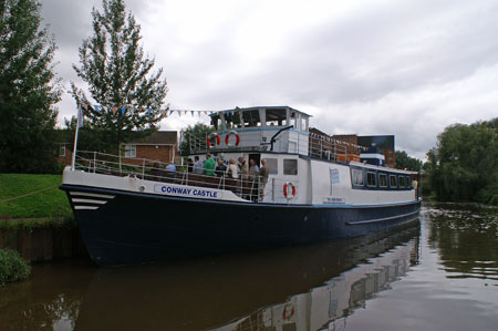 CONWAY CASTLE - Severn Leisure Cruies - Photo: © Ian Boyle, 5th August 2009 - www.simplonpc.co.uk - Simplon Postcards Website