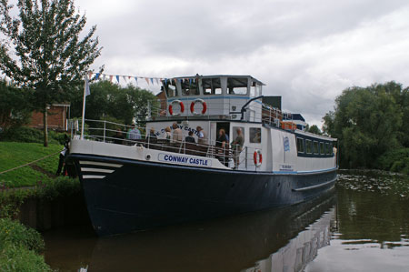 CONWAY CASTLE - Severn Leisure Cruies - Photo: © Ian Boyle, 5th August 2009 - www.simplonpc.co.uk - Simplon Postcards Website