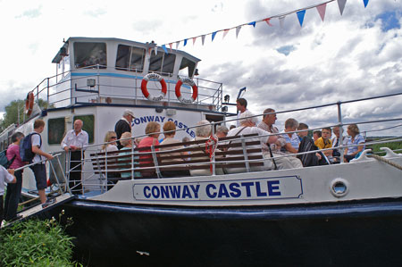 CONWAY CASTLE - Severn Leisure Cruies - Photo: © Ian Boyle, 5th August 2009 - www.simplonpc.co.uk - Simplon Postcards Website