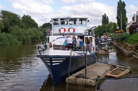 CONWAY CASTLE - Severn Leisure Cruies - Photo: © Ian Boyle, 5th August 2009 - www.simplonpc.co.uk - Simplon Postcards Website