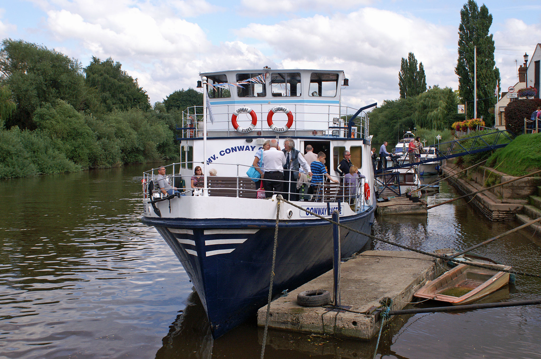 river cruise upton on severn