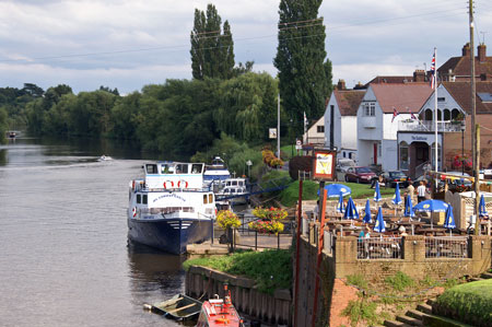 CONWAY CASTLE - Severn Leisure Cruies - Photo: © Ian Boyle, 5th August 2009 - www.simplonpc.co.uk - Simplon Postcards Website