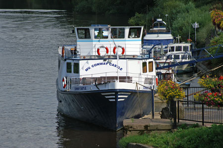 CONWAY CASTLE - Severn Leisure Cruies - Photo: © Ian Boyle, 5th August 2009 - www.simplonpc.co.uk - Simplon Postcards Website