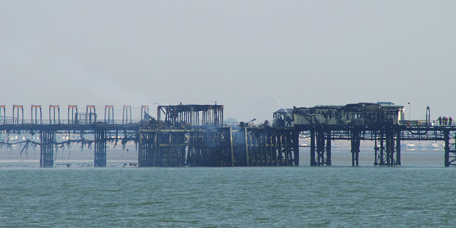 Southend Pier after the fire of 9th/10th October 2005 - Photo:  Ian Boyle, 10th October 2005 - www.simplonpc.co.uk 