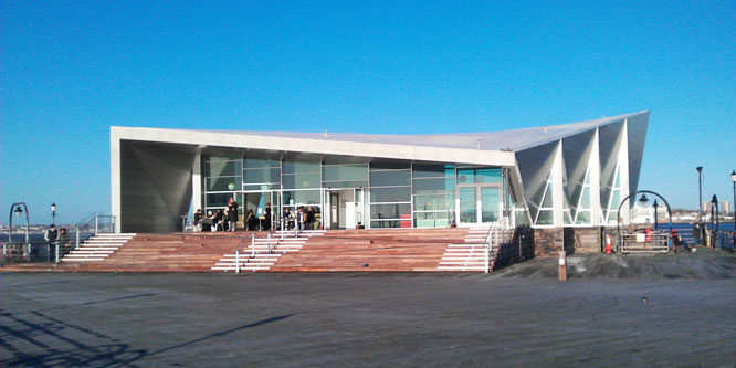 Southend Pier - Photo:  Ian Boyle, 1st January 2013 - www.simplonpc.co.uk