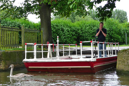 Stratford Ferry - Photo: © Ian Boyle, 4th August 2009