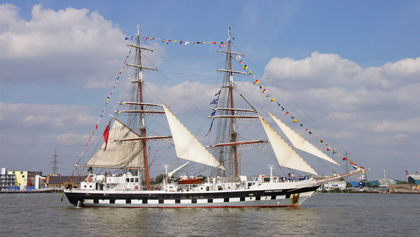 Tall Ships Parade of Sail - Photo: 2014 Ian Boyle - www.simplonpc.co.uk