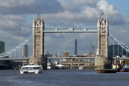 Cyclone Clipper - Thames Clippers - www.simplonpc.co.uk -  Photo: © 2007 Ian Boyle