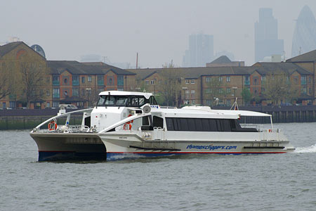 Moon Clipper - Thames Clippers -  Photo: © Ian Boyle - www.simplonpc.co.uk