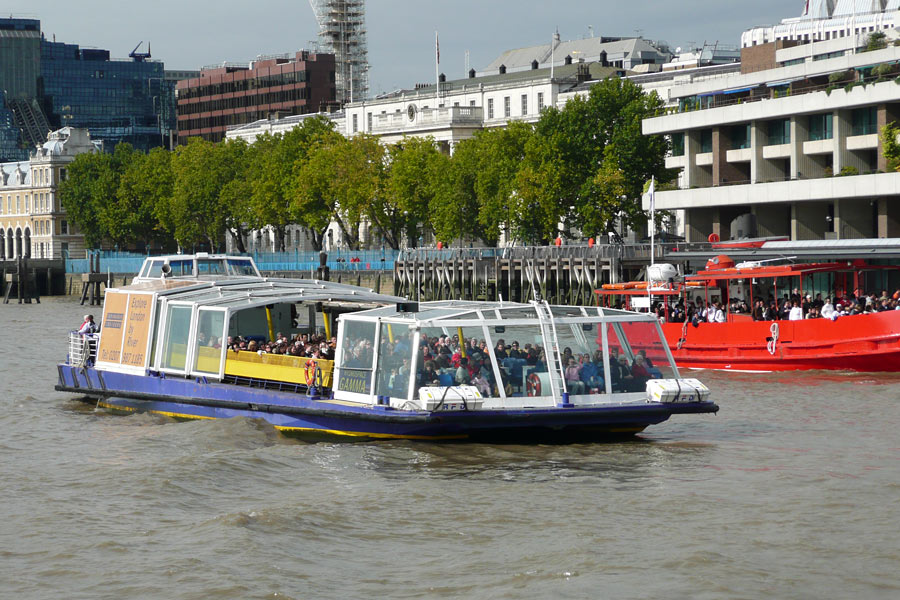 catamaran cruise london