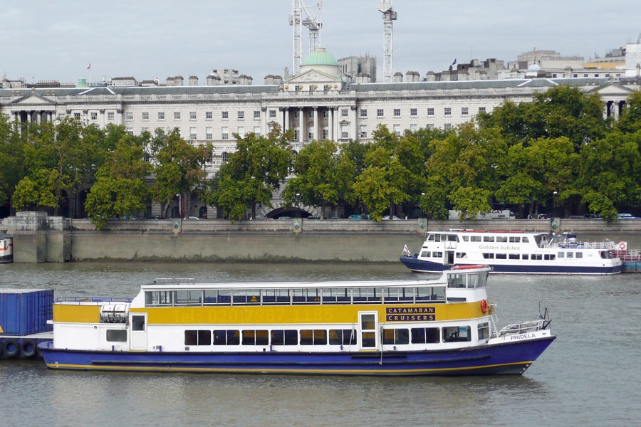 catamaran cruise london