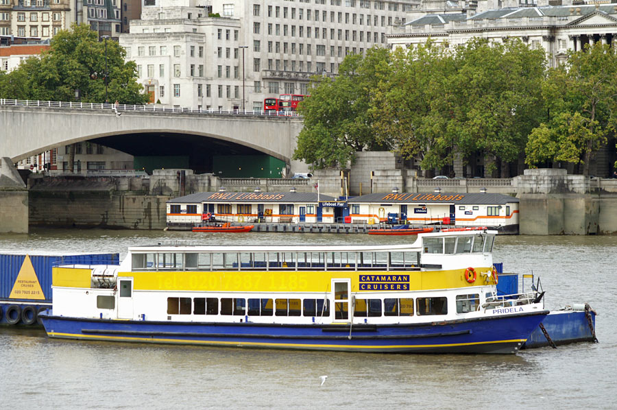 catamaran cruise london