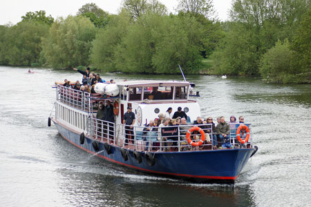 Connaught arriving at Hampton Court - Photo:  Ian Boyle, 5th May 2010