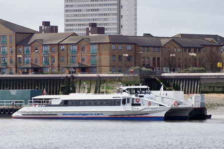 Moon Clipper - Thames Clippers -  Photo: © Ian Boyle - www.simplonpc.co.uk