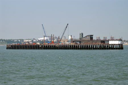 Southend Pier - Photo:  Ian Boyle, 8th June 2006 - www.simplonpc.co.uk