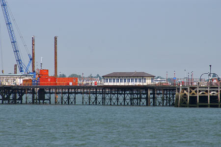 Southend Pier - Photo:  Ian Boyle, 8th June 2006 - www.simplonpc.co.uk