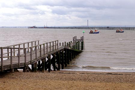 Southend Pier - Photo:  Ian Boyle, 24th May 2006 - www.simplonpc.co.uk