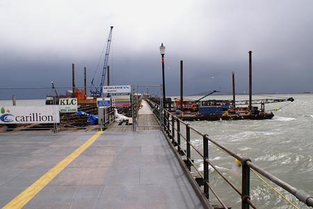 Southend Pier - Photo:  Ian Boyle, 24th May 2006 - www.simplonpc.co.uk