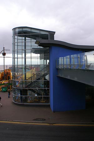 Southend Pier - Photo:  Ian Boyle, 24th May 2006 - www.simplonpc.co.uk