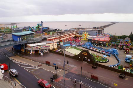 Southend Pier - Photo:  Ian Boyle, 24th May 2006 - www.simplonpc.co.uk