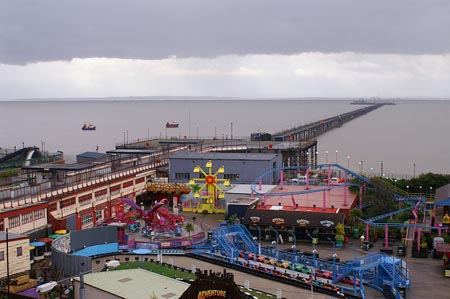 Southend Pier - Photo:  Ian Boyle, 24th May 2006 - www.simplonpc.co.uk