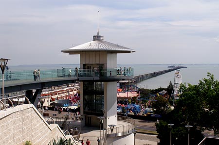 Southend Pier - Photo:  Ian Boyle, 24th May 2006 - www.simplonpc.co.uk