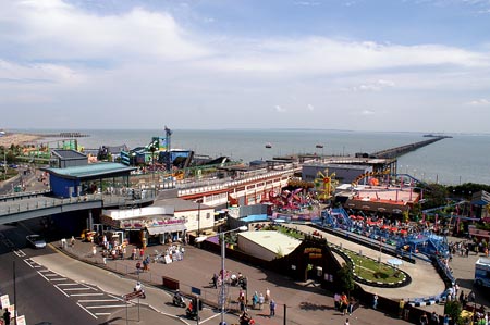 Southend Pier - Photo:  Ian Boyle, 4th June 2006 - www.simplonpc.co.uk