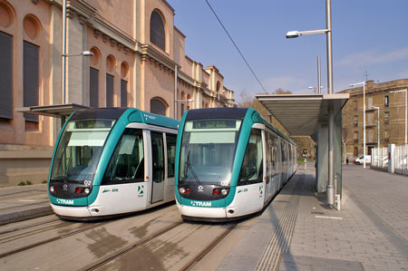 Barcelona TRAM Trambesòs - Photo: © Ian Boyle, 18th March 2008 - Simplon Postcards - www.simplonpc.co.uk