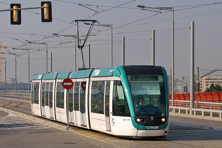 Barcelona TRAM Trambesòs - Photo: © Ian Boyle, 18th March 2008 - Simplon Postcards - www.simplonpc.co.uk