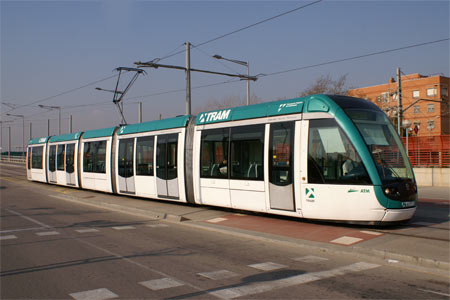 Barcelona TRAM Trambesòs - Photo: © Ian Boyle, 18th March 2008 - Simplon Postcards - www.simplonpc.co.uk