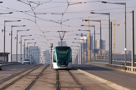 Barcelona TRAM Trambesòs - Photo: © Ian Boyle, 18th March 2008 - Simplon Postcards - www.simplonpc.co.uk