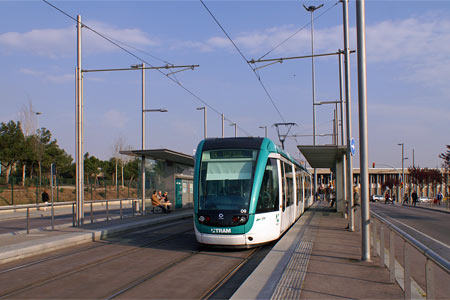 Barcelona TRAM Trambesòs - Photo: © Ian Boyle, 18th March 2008 - Simplon Postcards - www.simplonpc.co.uk