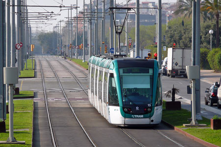 Barcelona TRAM Trambesòs - Photo: © Ian Boyle, 18th March 2008 - Simplon Postcards - www.simplonpc.co.uk