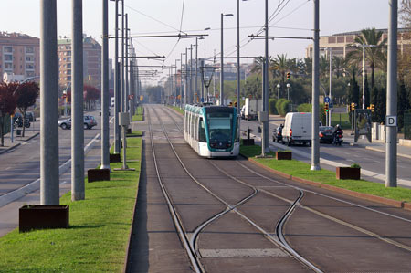 Barcelona TRAM Trambesòs - Photo: © Ian Boyle, 18th March 2008 - Simplon Postcards - www.simplonpc.co.uk