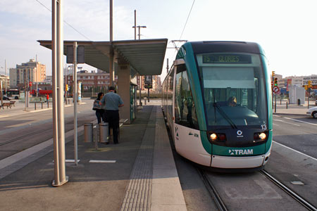 Barcelona TRAM Trambesòs - Photo: © Ian Boyle, 18th March 2008 - Simplon Postcards - www.simplonpc.co.uk