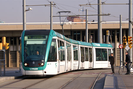 Barcelona TRAM Trambesòs - Photo: © Ian Boyle, 18th March 2008 - Simplon Postcards - www.simplonpc.co.uk